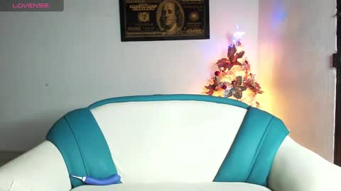 Snapshot of shirleyeduard chatting on December 4, 12:08 am shirleyeduard online show from December 4, 12:08 am