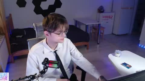 shiromy_ online show from November 22, 7:13 pm