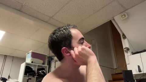 shirtlesshunk15 online show from March 14, 1:01 am