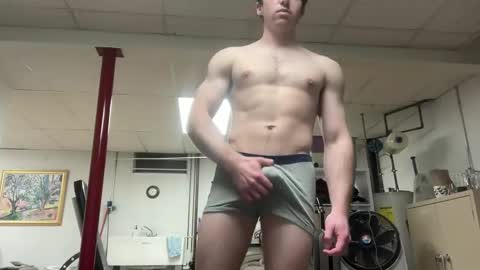 shirtlesshunk15 online show from April 28, 3:33 am