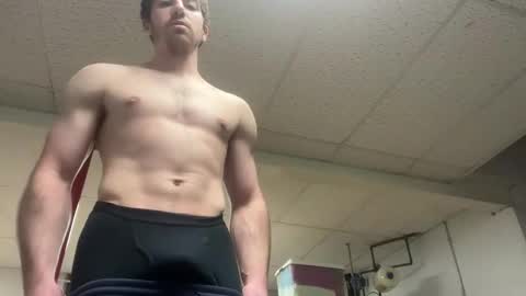 shirtlesshunk15 online show from May 7, 10:59 pm