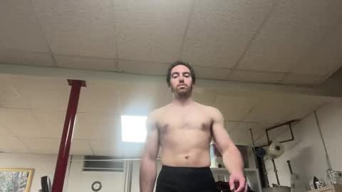 shirtlesshunk15 online show from May 13, 11:33 pm