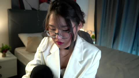 Naomi online show from April 2, 11:08 am