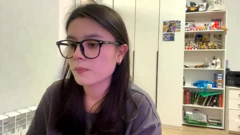Marie online show from May 3, 2:23 pm