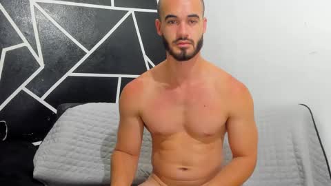 Snapshot of shooter_boy_ chatting on March 12, 2:09 am Shooter online show from March 12, 2:09 am