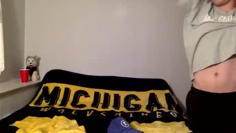 shortiesn40s online show from April 9, 6:19 am