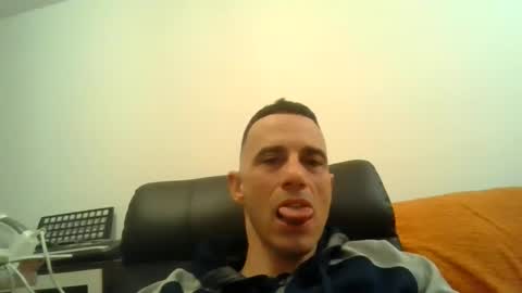 Snapshot of showherenow chatting on April 2, 5:27 am showherenow online show from April 2, 5:27 am