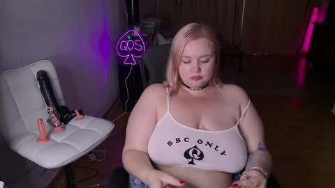 Snapshot of showmebbw chatting on April 30, 4:57 pm Mimi online show from April 30, 4:57 pm