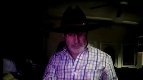 Snapshot of shrewtamer chatting on December 6, 6:15 am shrewtamer online show from December 6, 6:15 am