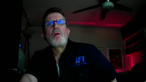 Snapshot of shrewtamer chatting on December 11, 4:39 am shrewtamer online show from December 11, 4:39 am