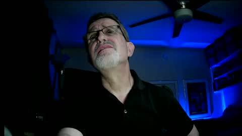Snapshot of shrewtamer chatting on December 14, 5:07 am shrewtamer online show from December 14, 5:07 am