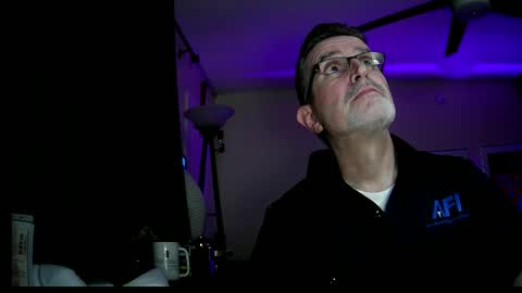 Snapshot of shrewtamer chatting on December 28, 5:23 am shrewtamer online show from December 28, 5:23 am
