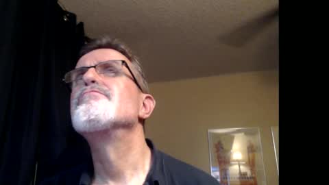 Snapshot of shrewtamer chatting on February 17, 7:15 am shrewtamer online show from February 17, 7:15 am