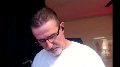 Snapshot of shrewtamer chatting on February 23, 5:23 am shrewtamer online show from February 23, 5:23 am