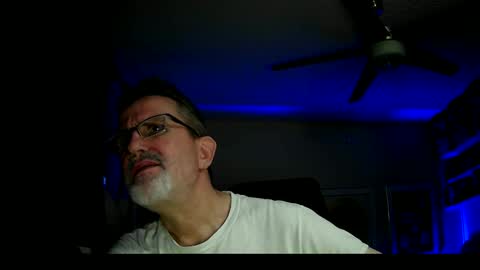 Snapshot of shrewtamer chatting on March 11, 3:37 am shrewtamer online show from March 11, 3:37 am