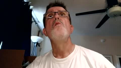 Snapshot of shrewtamer chatting on June 26, 12:48 am shrewtamer online show from June 26, 12:48 am