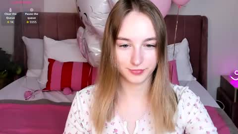 Snapshot of shy__polly chatting on April 11, 12:15 am Polly online show from April 11, 12:15 am