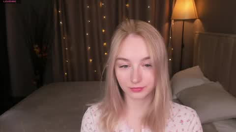 Snapshot of shy__polly chatting on April 26, 12:08 am Polly online show from April 26, 12:08 am