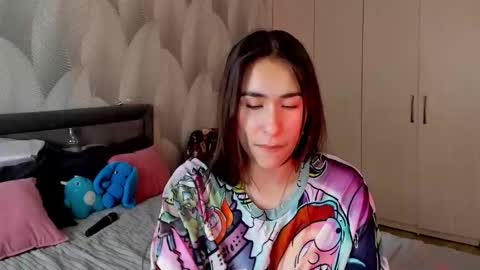 Snapshot of shy_bambiii chatting on November 14, 3:27 am Mika online show from November 14, 3:27 am