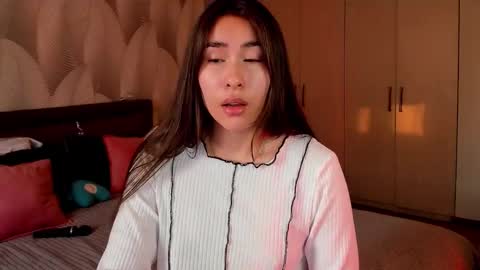 Snapshot of shy_bambiii chatting on December 1, 3:00 am Mika online show from December 1, 3:00 am