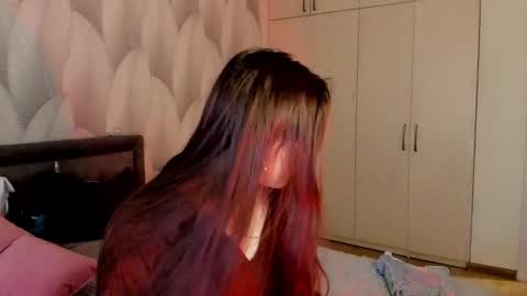 Snapshot of shy_bambiii chatting on December 17, 3:23 am Mika online show from December 17, 3:23 am