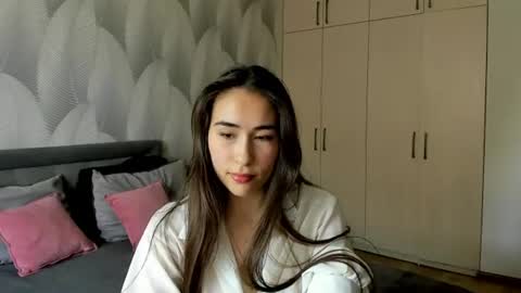 Snapshot of shy_bambiii chatting on June 17, 6:16 am Mika online show from June 17, 6:16 am