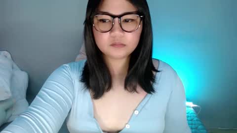 Snapshot of shy_girl09 chatting on October 22, 11:32 am shy_girl09 online show from October 22, 11:32 am