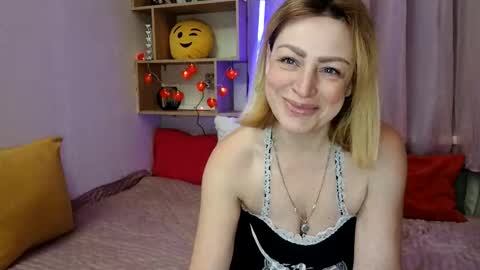 shy_girl80 online show from February 4, 4:02 pm