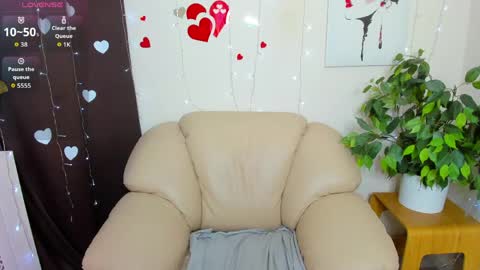 Snapshot of shy_kittenn chatting on May 7, 3:12 am shy_kittenn online show from May 7, 3:12 am
