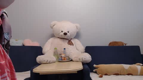 Snapshot of shy_moony chatting on May 7, 4:23 pm just Alex online show from May 7, 4:23 pm