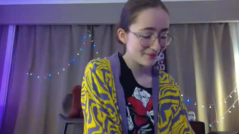 Snapshot of shy_night_bat chatting on April 4, 11:46 pm Shy Night Bat online show from April 4, 11:46 pm