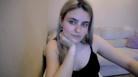 shy_sabrina_ online show from April 27, 3:32 pm