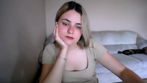 shy_sabrina_ online show from May 25, 2:23 pm