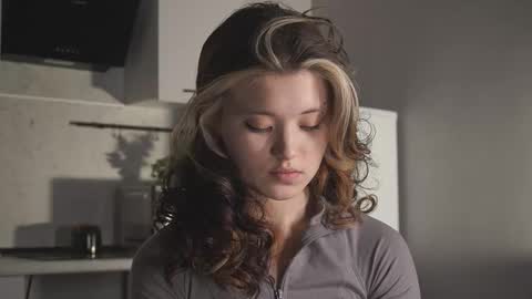 Akemi online show from March 31, 2:28 pm