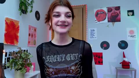 Snapshot of shybella_girl chatting on December 27, 8:13 am Bella online show from December 27, 8:13 am