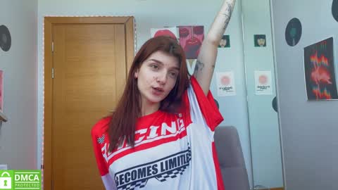 Snapshot of shybella_girl chatting on January 18, 10:39 am Bella online show from January 18, 10:39 am