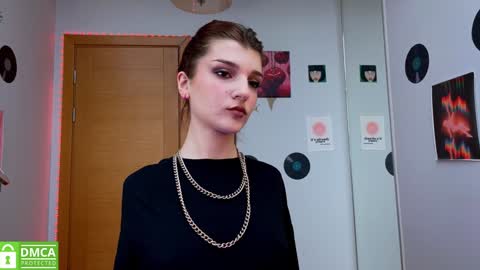 Snapshot of shybella_girl chatting on January 23, 8:36 am Bella online show from January 23, 8:36 am