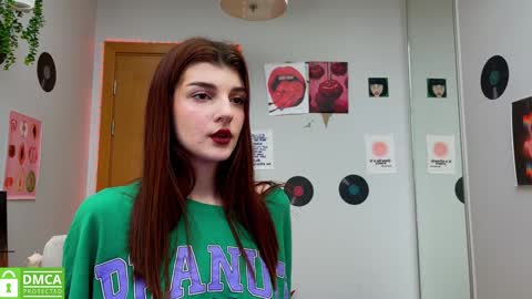 Snapshot of shybella_girl chatting on January 27, 9:34 am Bella online show from January 27, 9:34 am