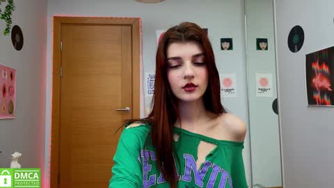 Snapshot of shybella_girl chatting on January 27, 12:37 pm Bella online show from January 27, 12:37 pm