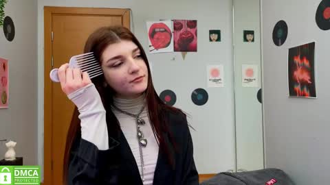 Snapshot of shybella_girl chatting on February 11, 7:44 am Bella online show from February 11, 7:44 am