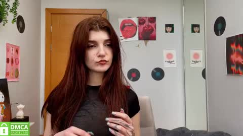 Snapshot of shybella_girl chatting on February 13, 8:27 am Bella online show from February 13, 8:27 am