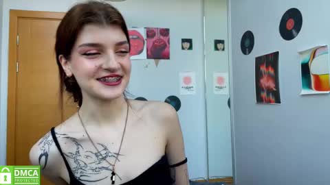 Snapshot of shybella_girl chatting on February 14, 7:49 am Bella online show from February 14, 7:49 am