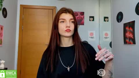 Snapshot of shybella_girl chatting on February 19, 9:06 am Bella online show from February 19, 9:06 am