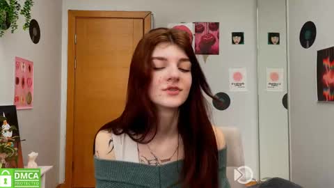 Snapshot of shybella_girl chatting on February 26, 10:15 am Bella online show from February 26, 10:15 am