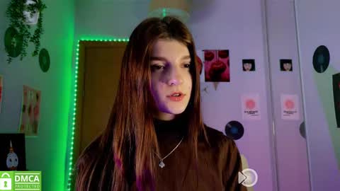 Snapshot of shybella_girl chatting on March 6, 6:59 pm Bella online show from March 6, 6:59 pm