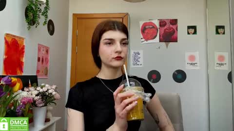 Snapshot of shybella_girl chatting on March 11, 7:58 am Bella online show from March 11, 7:58 am
