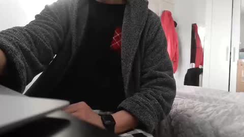 Snapshot of shyboy0533 chatting on October 28, 8:07 am shyboy0533 online show from October 28, 8:07 am