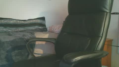 shyboyhugecum2020 online show from October 21, 2:56 am