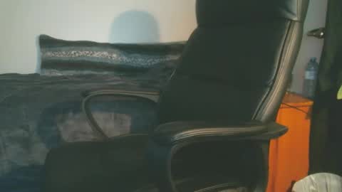 shyboyhugecum2020 online show from November 18, 4:17 am