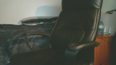 shyboyhugecum2020 online show from December 16, 4:39 am